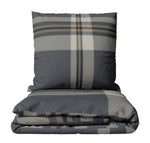 Zusammengelegte Feinbiber Bettwäsche in Grau und Anthrazit mit Karomuster – weich, wärmend und hochwertig verarbeitet.