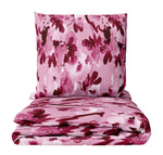 Zusammengelegte Bettwäsche in Rosa mit floralem Design in Bordeaux – elegant, weich und modern für dein Schlafzimmer.