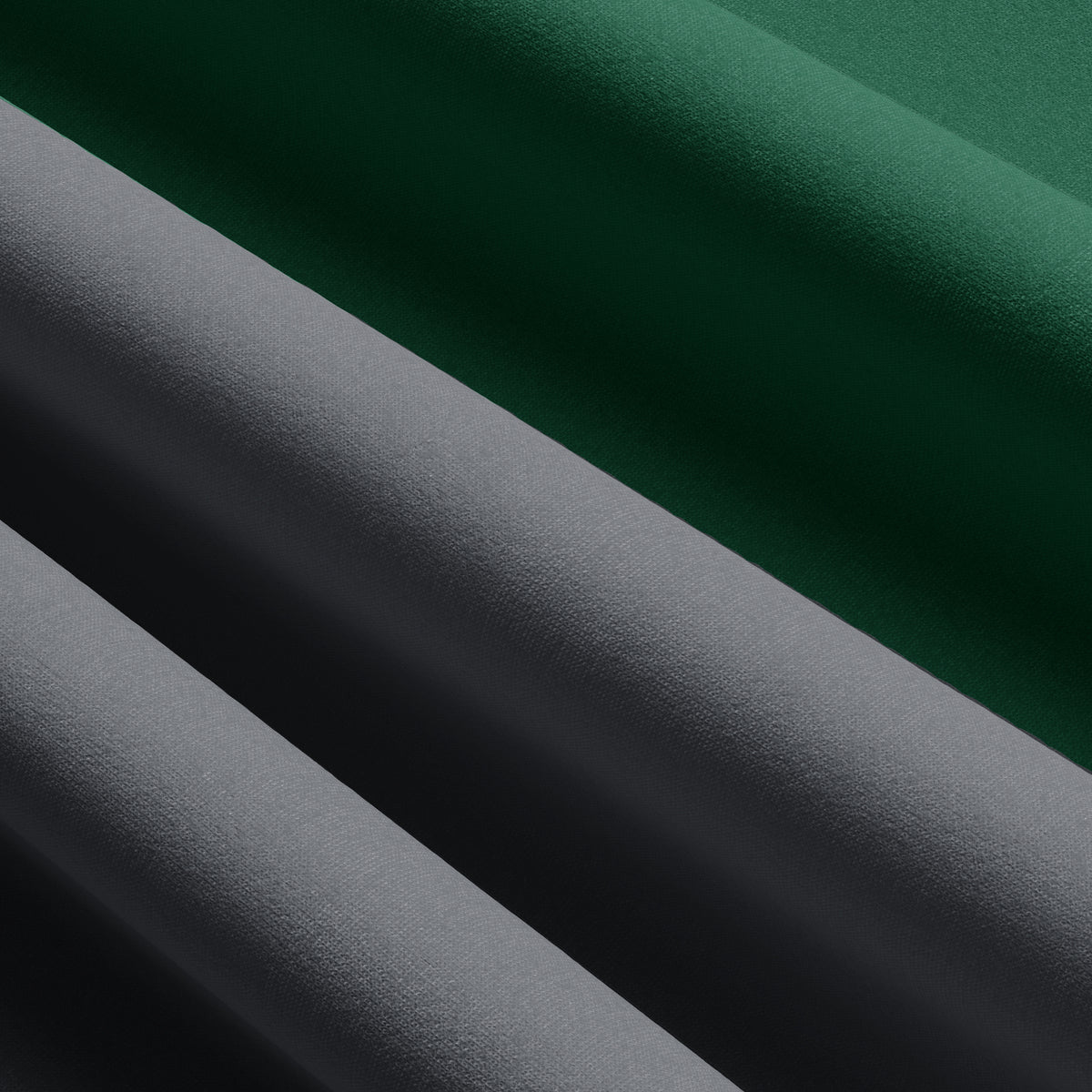 Nahaufnahme des Baumwoll-Satin-Stoffes in Grün & Anthrazit – weich, glatt und hochwertig