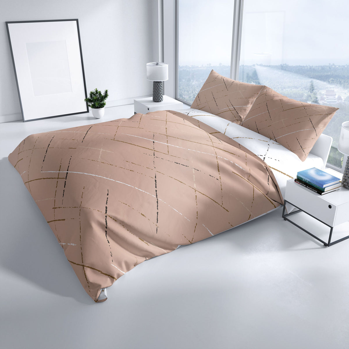 Seitliche Nahaufnahme der beige-weißen Wendebettwäsche mit Linienmuster und passenden Kopfkissen – modernes, gemütliches Schlafzimmer.