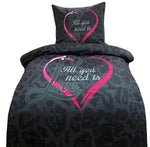 Microfaser-Bettwäsche in Schwarz mit Herzmotiv und Schriftzug "All You Need Is Love", Set bestehend aus Decken- und Kissenbezug