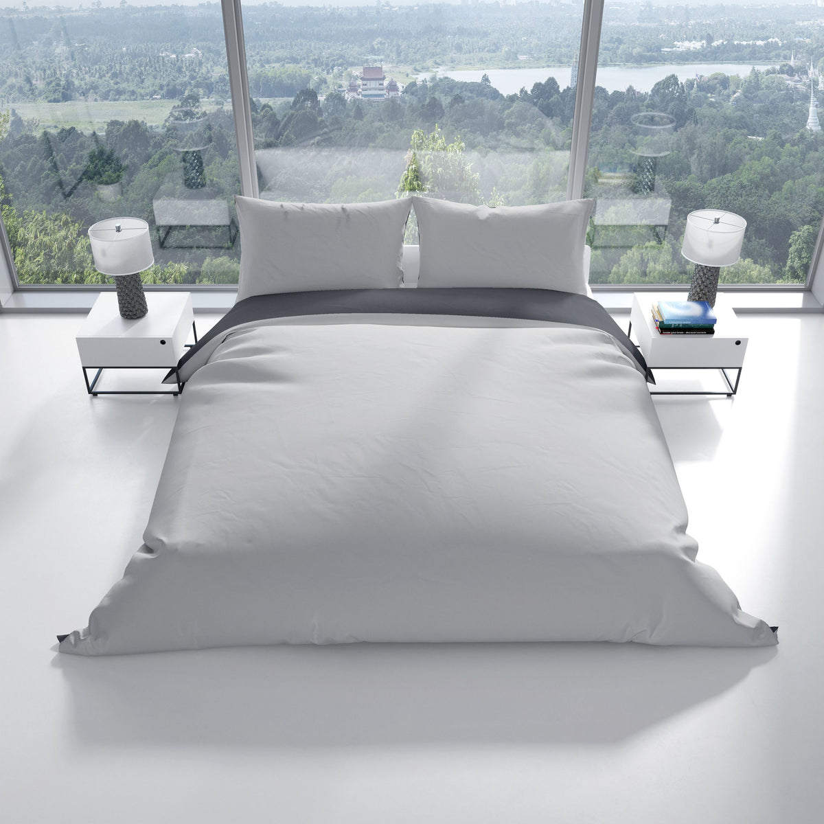 Aufsicht auf ein stilvolles Bett mit edler Baumwoll-Wendebettwäsche in Grau-Anthrazit – luxuriöses Design für moderne Schlafzimmer.
