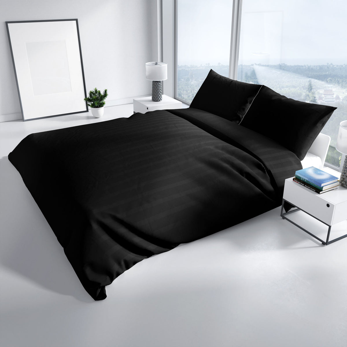 Modernes Schlafzimmer mit schwarzer Baumwoll-Bettwäsche mit Damastmuster – stilvolle und luxuriöse Atmosphäre
