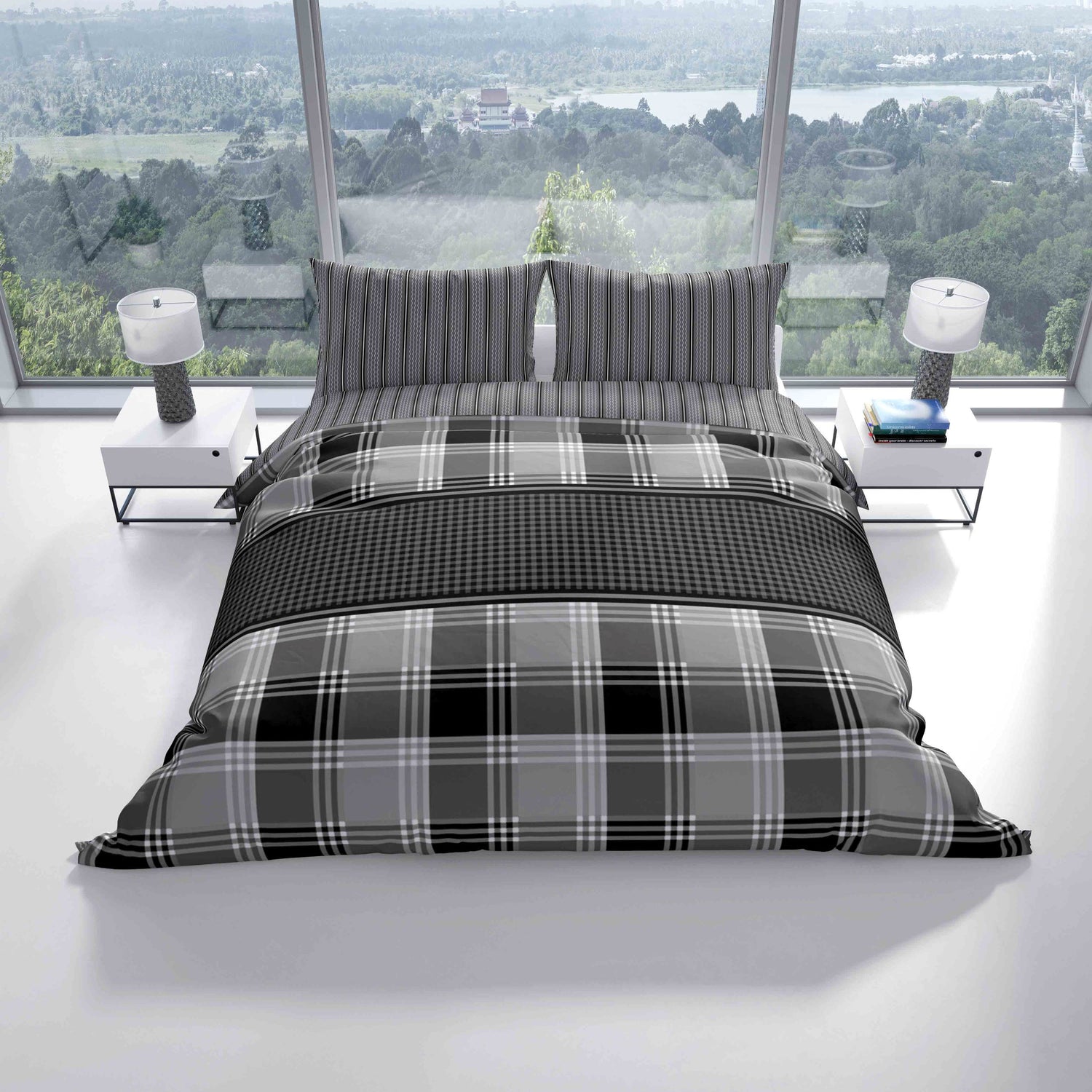 "Modernes Schlafzimmer mit Bettwäsche-Set aus 100% Baumwolle Renforce in Schwarz und Grau mit Karo Design, große Fenster mit Blick auf eine grüne Landschaft."